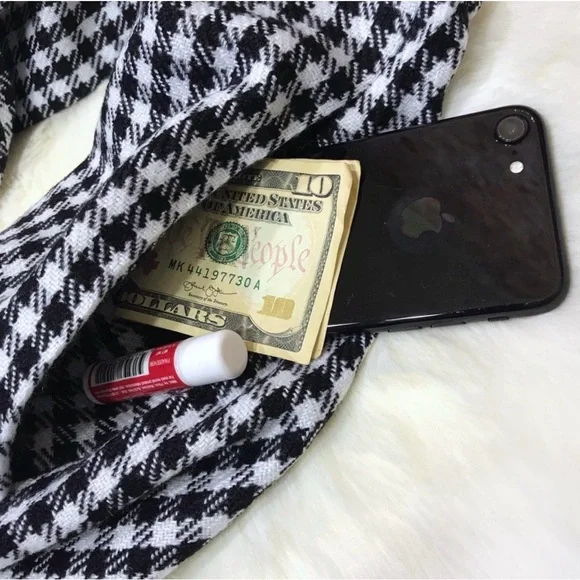 NWT Black & White Infinity Scarf With Hidden Zip Pocket - Picture 3 of 8